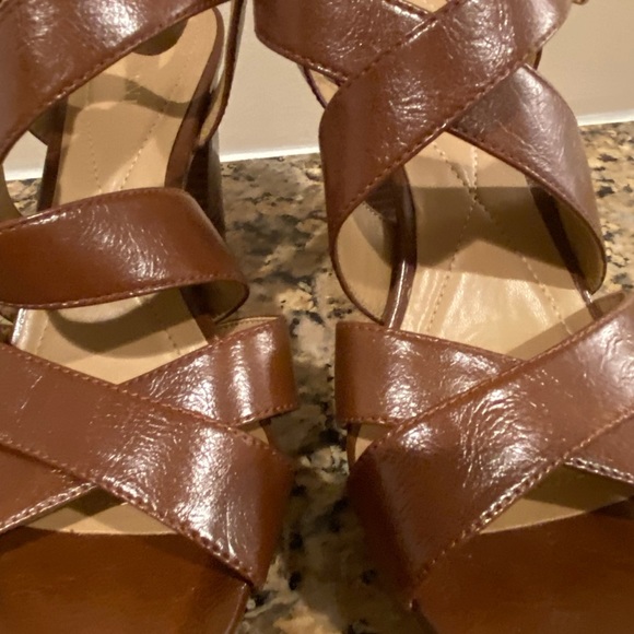 Women Sandals - Picture 4 of 9